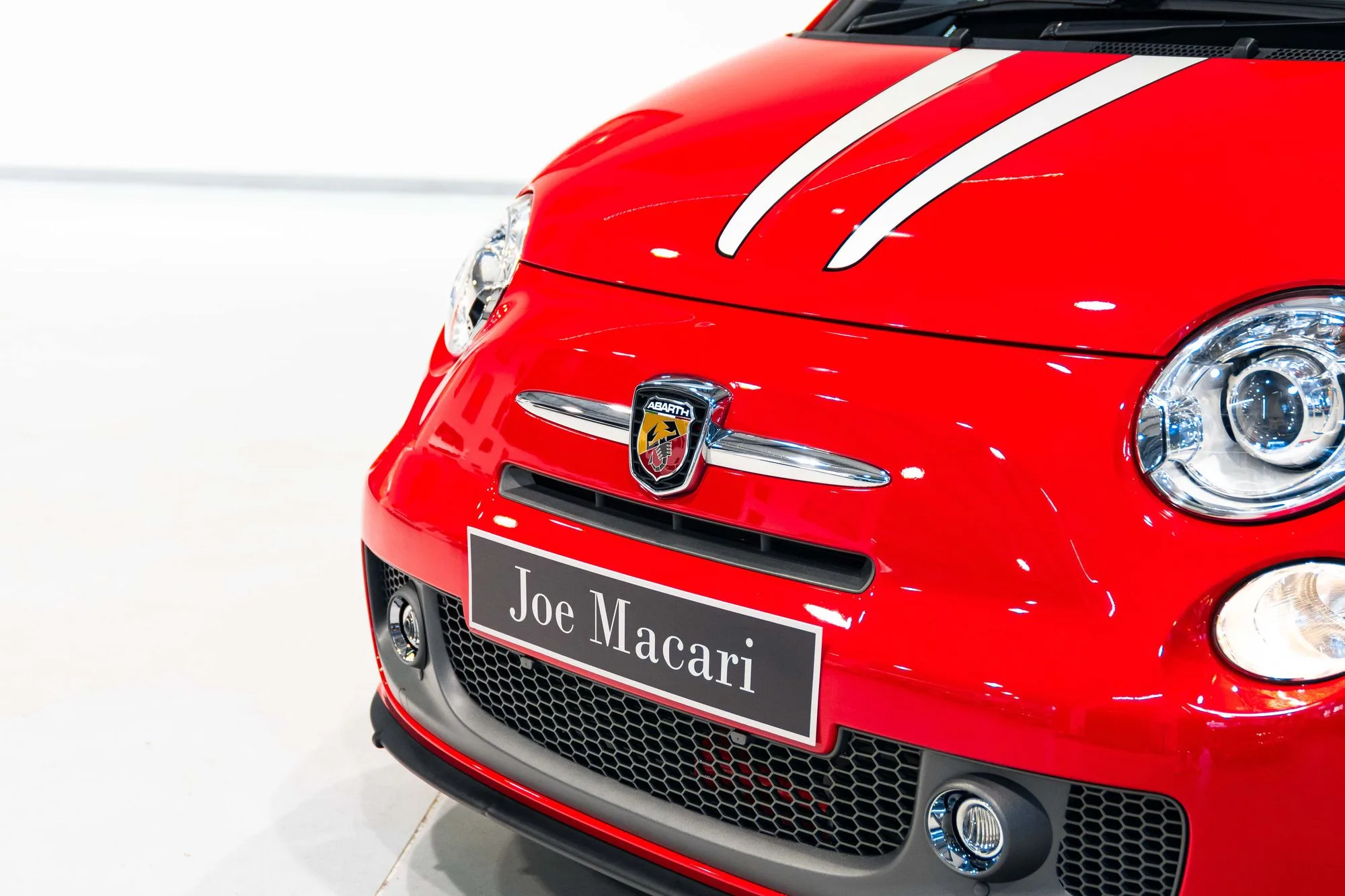 2010 Abarth 695 Tributo Ferrari, 3/19