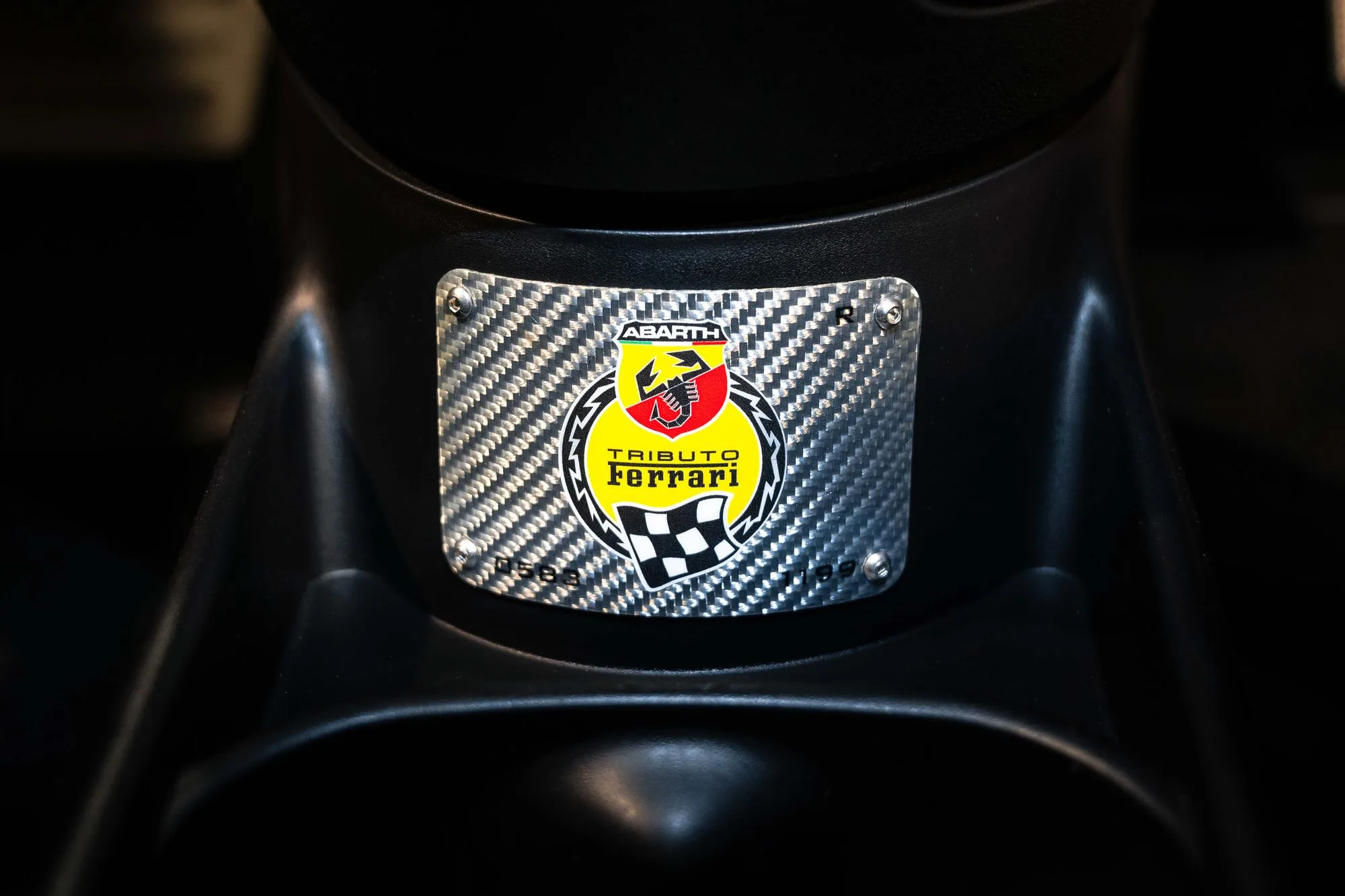 2010 Abarth 695 Tributo Ferrari, 14/19