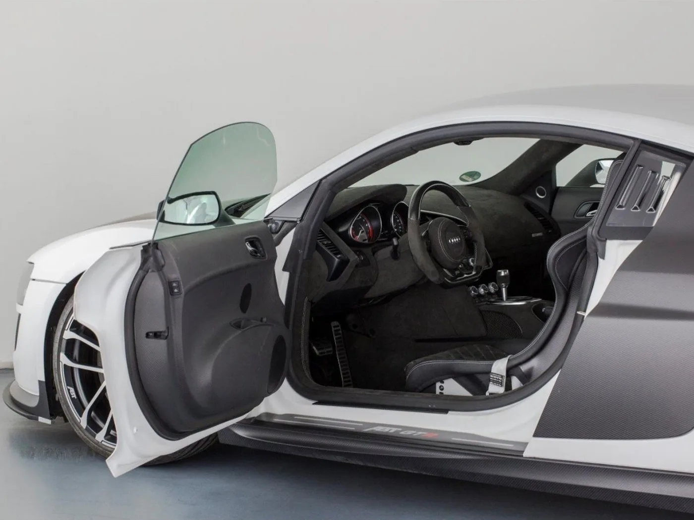 2010 Audi R8 angeboten von einem Fachhändler in Singen, Deutschland, Foto 6 von 13
