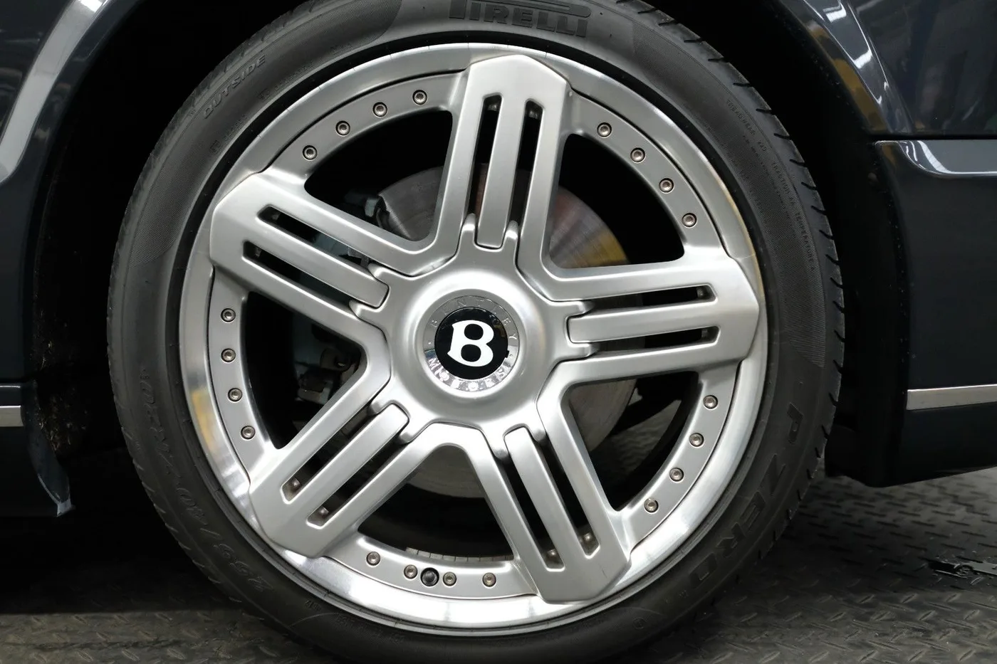 2010 Bentley Brooklands angeboten von einem Fachhändler in Nuremberg, Deutschland, Foto 10 von 15