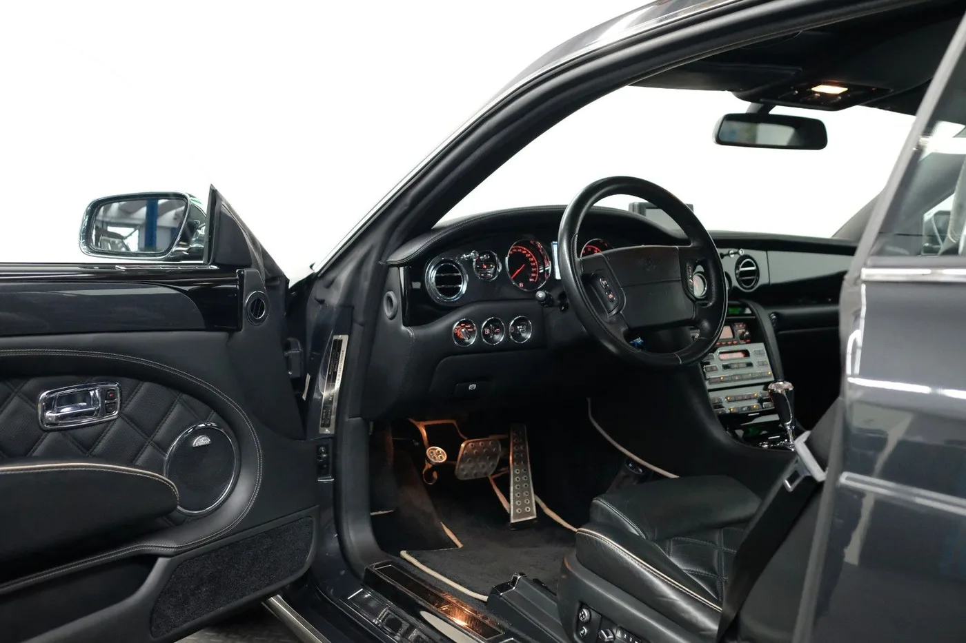 2010 Bentley Brooklands angeboten von einem Fachhändler in Nuremberg, Deutschland, Foto 11 von 15