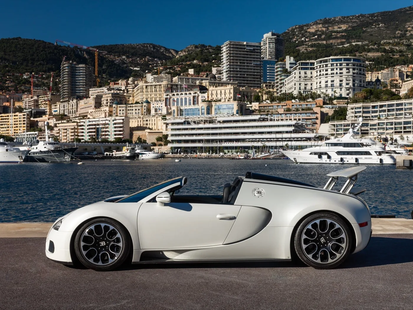 2010 Bugatti Veyron Grand Sport offered by a specialist dealer in Monaco, Monaco, photo 11 of 15