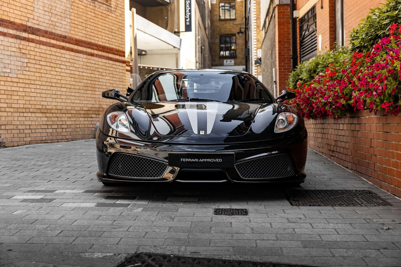 2010 Ferrari 430 Scuderia proposée par un groupe de concessions agréées à Mayfair, Royaume-Uni, photo 3 sur 25