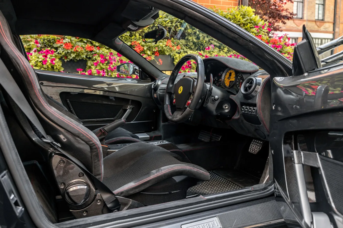 2010 Ferrari 430 Scuderia proposée par un groupe de concessions agréées à Mayfair, Royaume-Uni, photo 23 sur 25