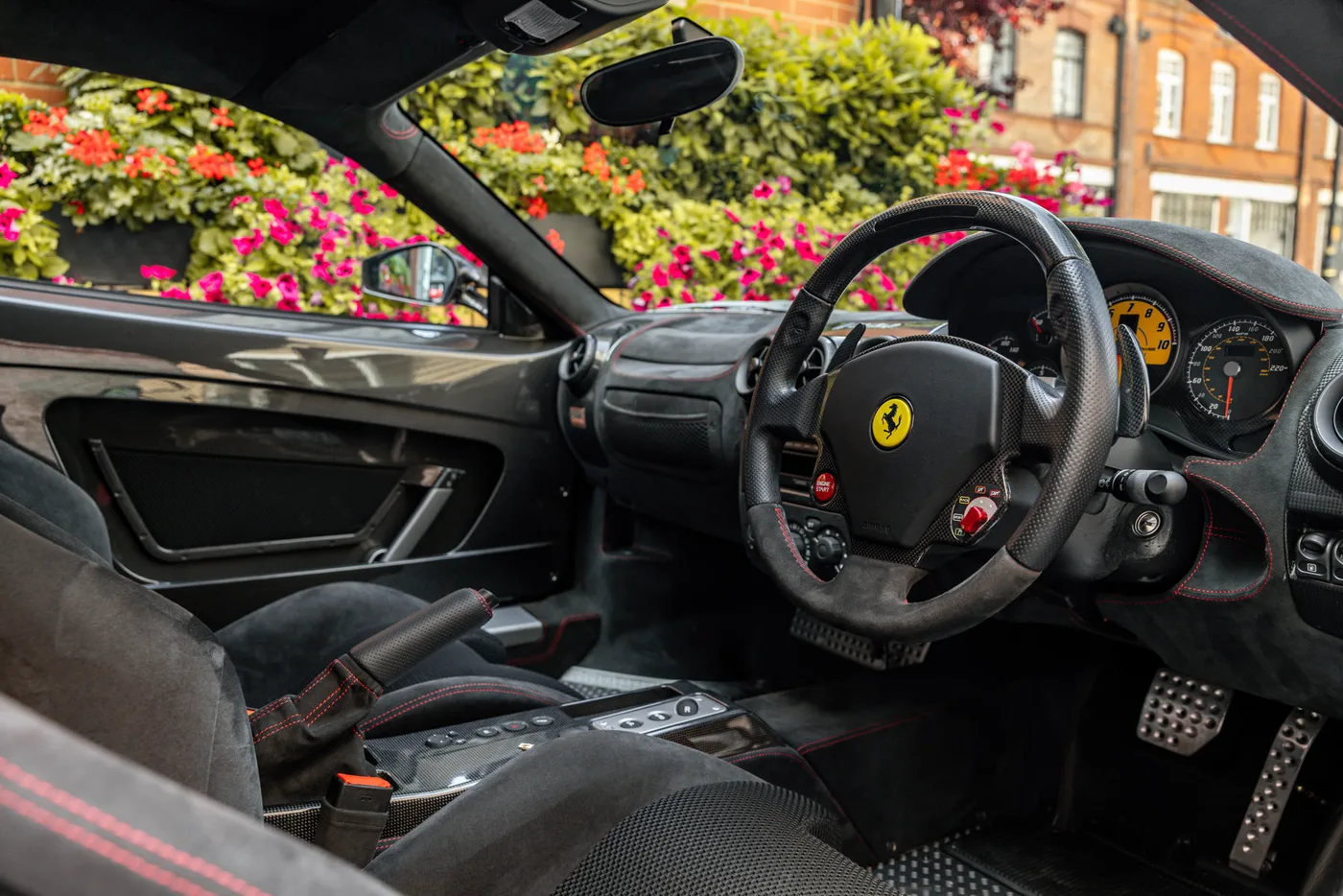 2010 Ferrari 430 Scuderia proposée par un groupe de concessions agréées à Mayfair, Royaume-Uni, photo 24 sur 25