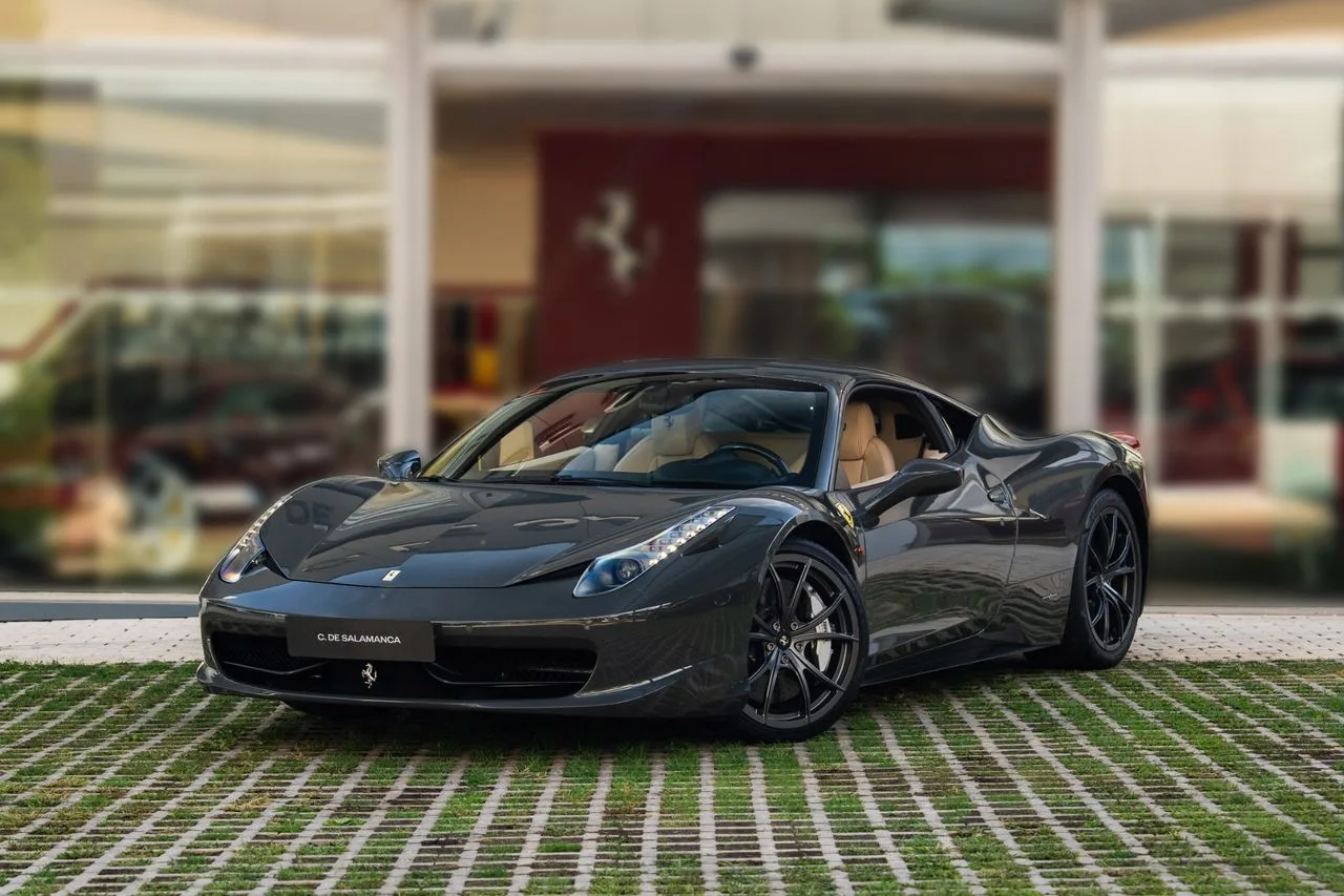 2010 Ferrari 458 Italia angeboten von einem Fachhändler in Madrid, Spanien, Hauptfoto