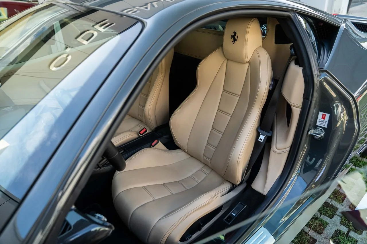 2010 Ferrari 458 Italia, 22/29
