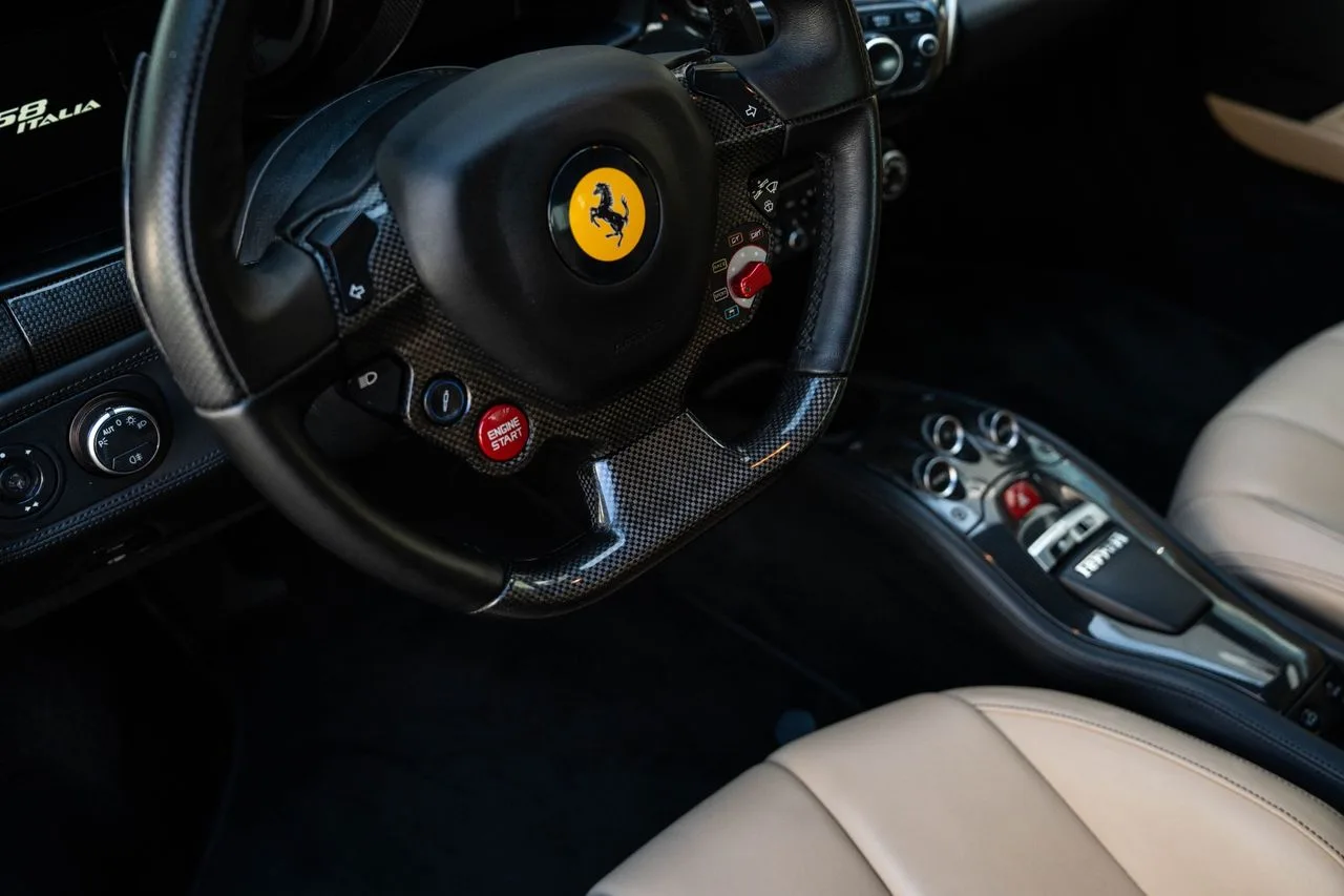 2010 Ferrari 458 Italia, 25/29
