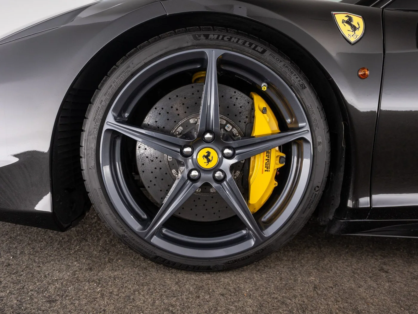 2010 Ferrari 458 Italia angeboten von einem Fachhändler in Singen, Deutschland, Foto 13 von 15