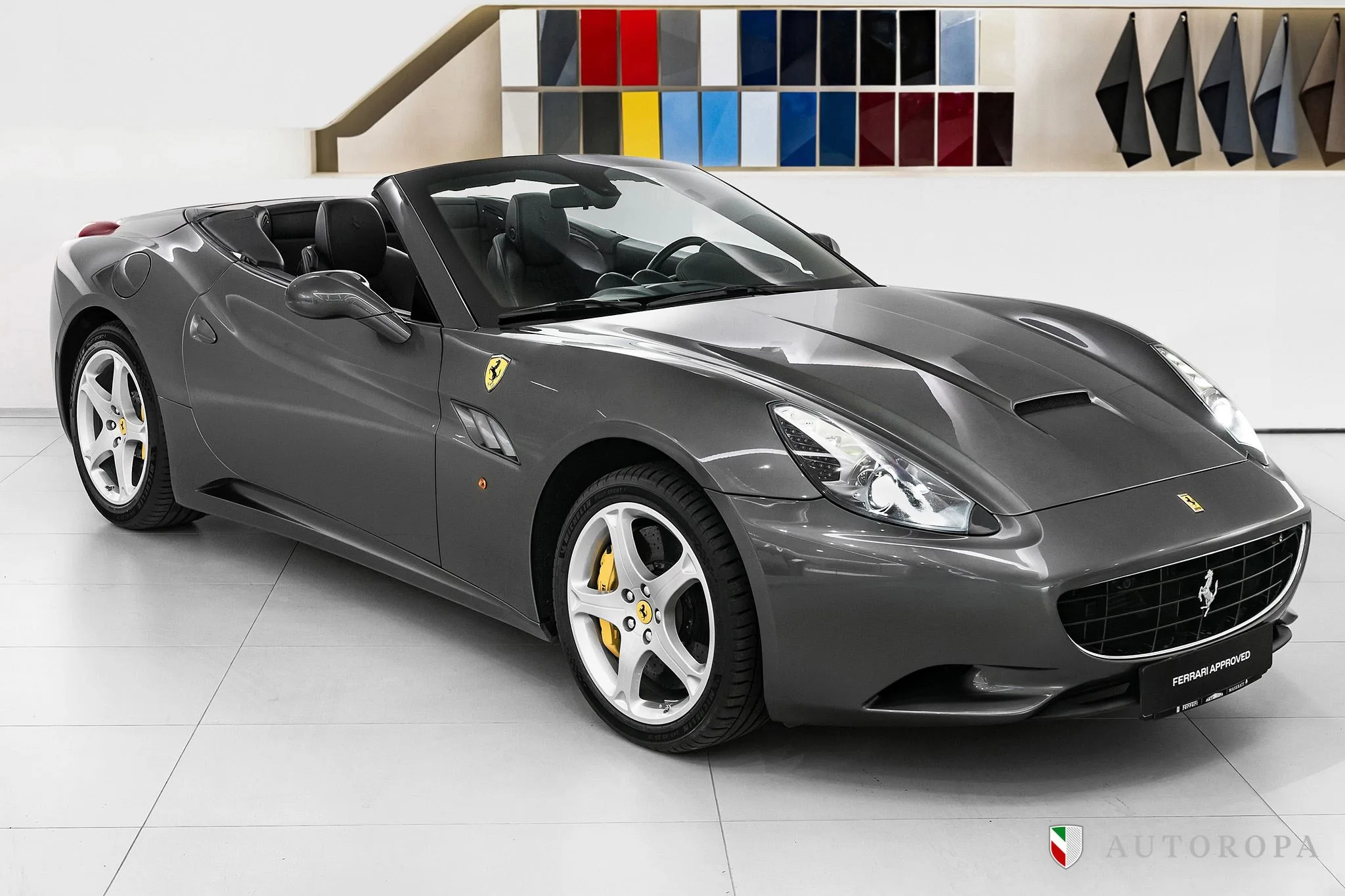 2010 Ferrari California proposée par un concessionnaire spécialisé à Arlöv, Suède, photo principale