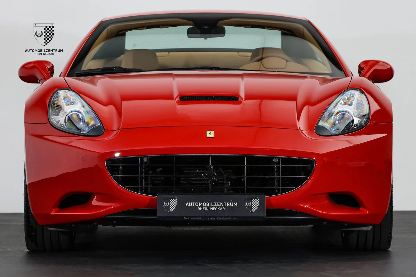 2010 Ferrari California offered by a supercar dealer in Viernheim, Germany, photo 2 of 25