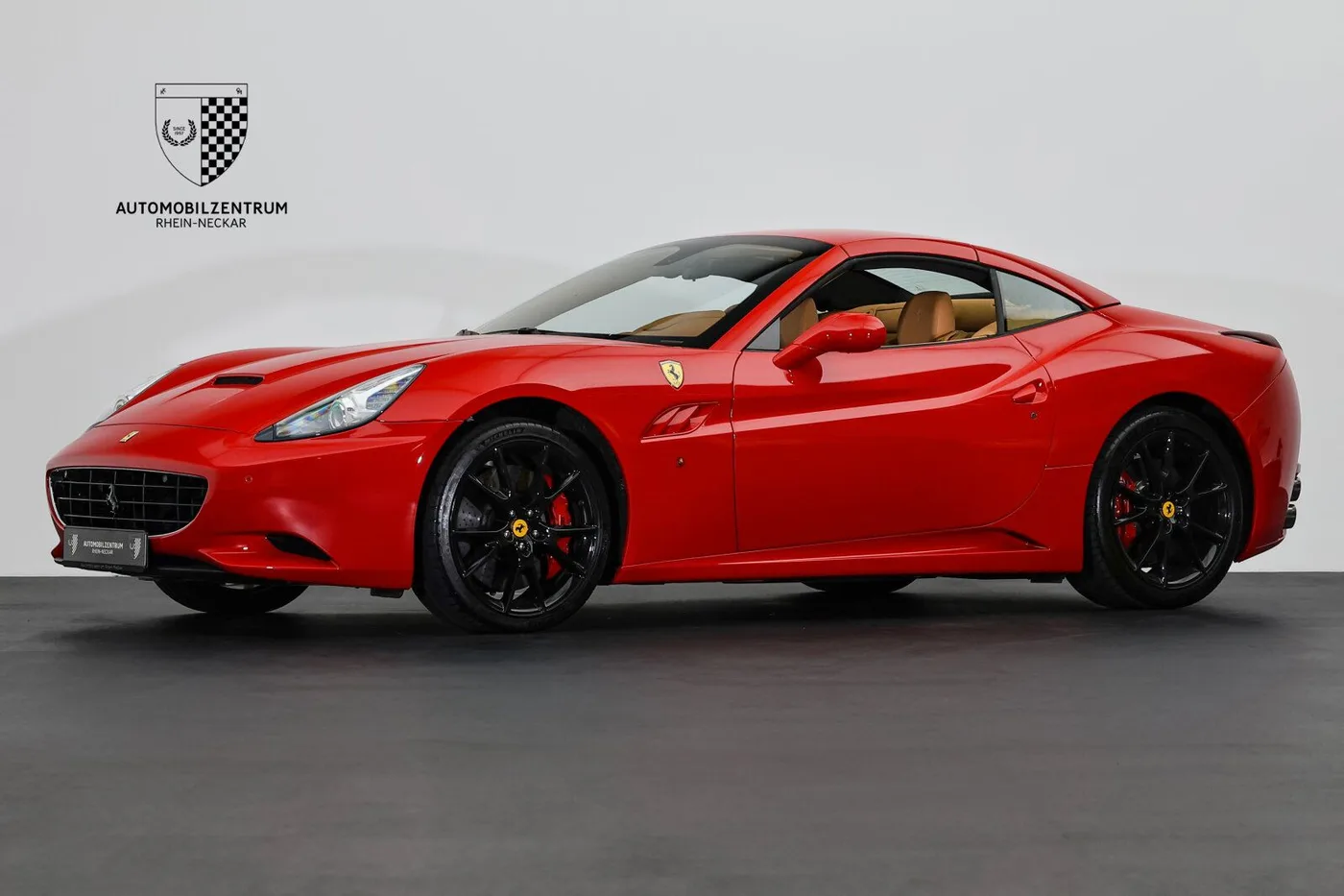 2010 Ferrari California offered by a supercar dealer in Viernheim, Germany, photo 3 of 25