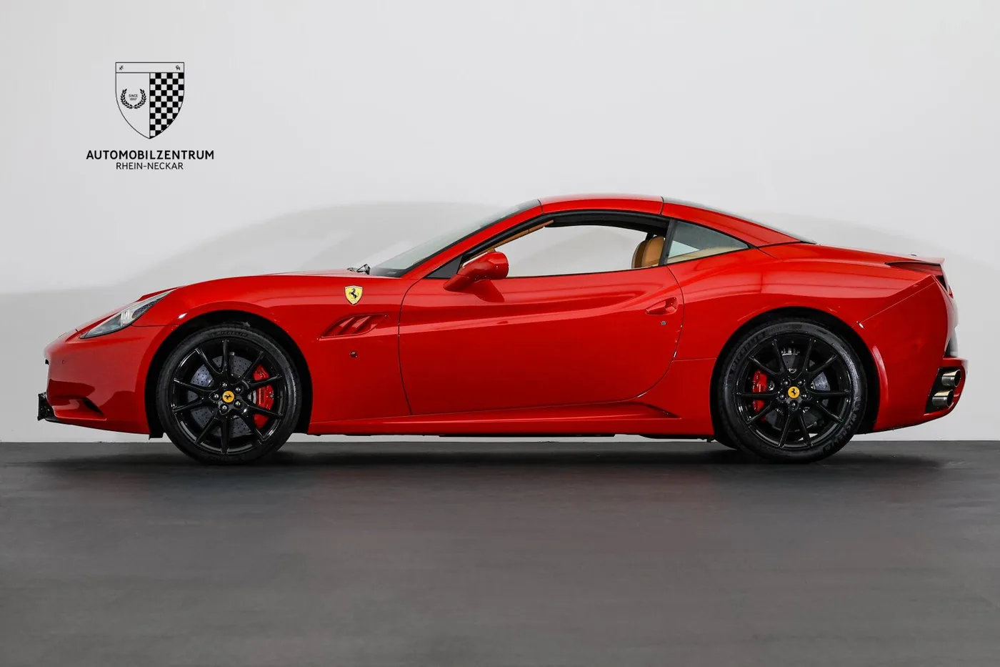 2010 Ferrari California offered by a supercar dealer in Viernheim, Germany, photo 4 of 25