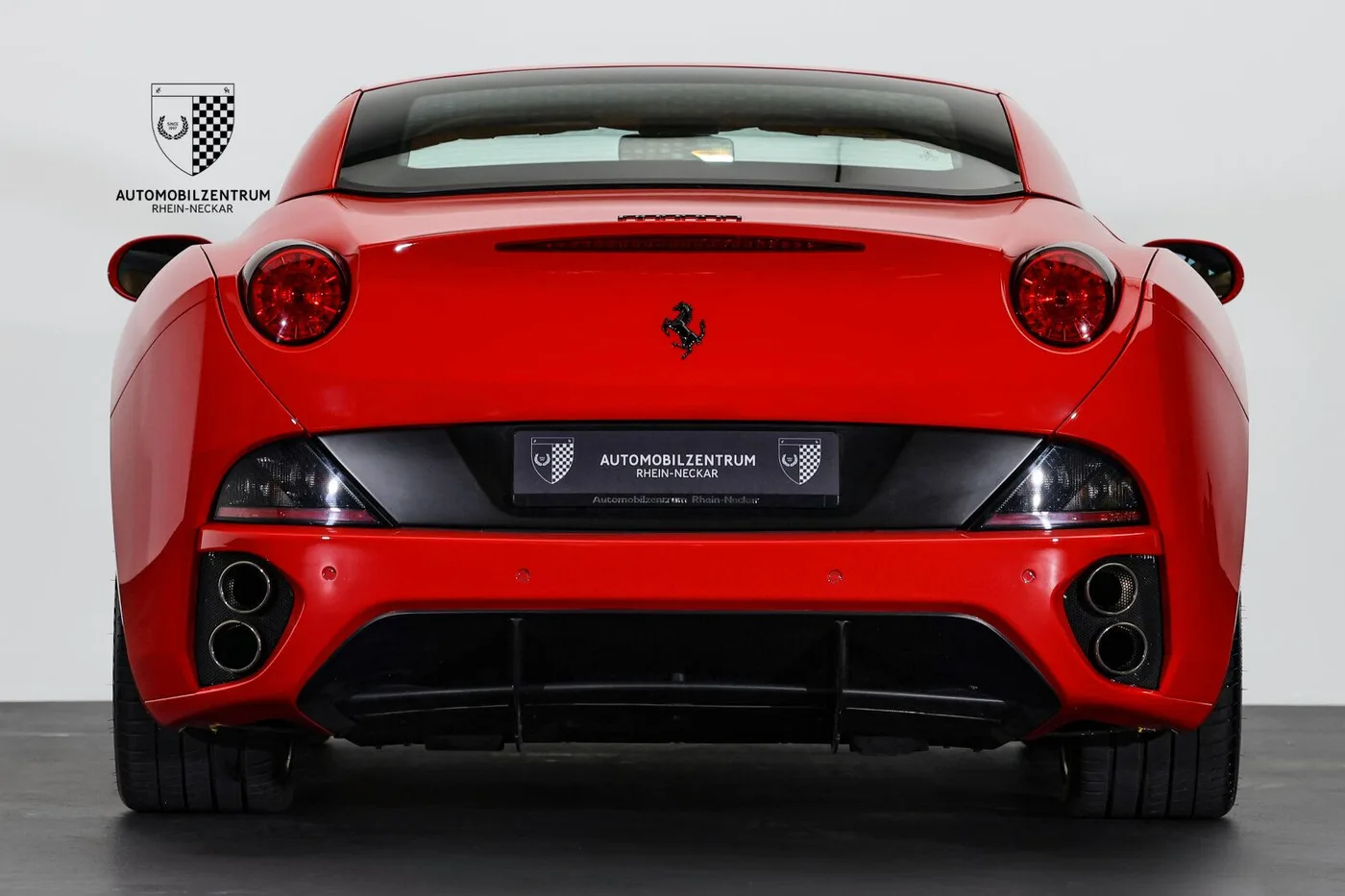 2010 Ferrari California offered by a supercar dealer in Viernheim, Germany, photo 6 of 25