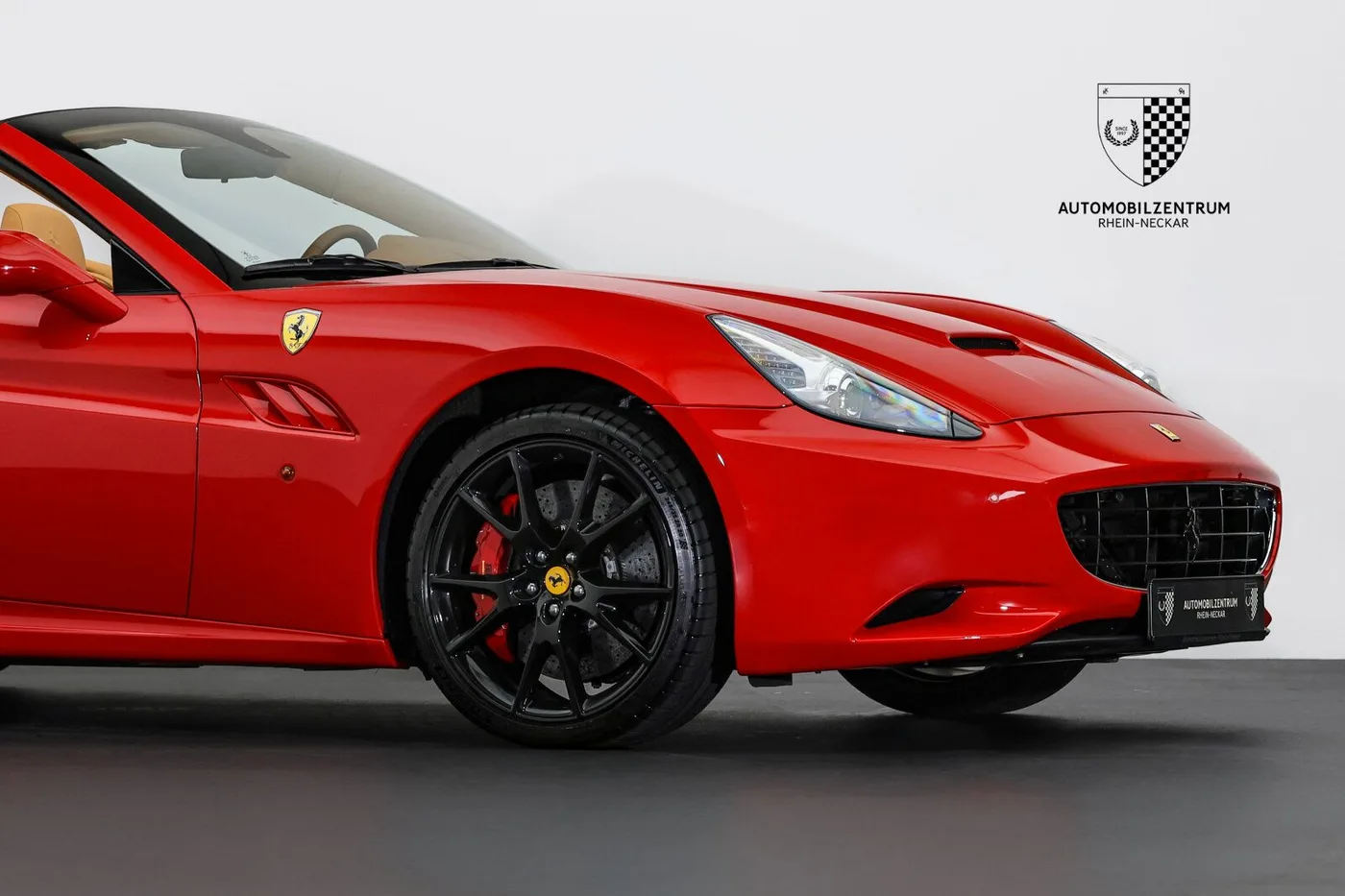 2010 Ferrari California offered by a supercar dealer in Viernheim, Germany, photo 9 of 25