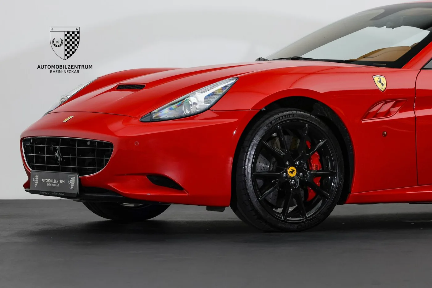 2010 Ferrari California offered by a supercar dealer in Viernheim, Germany, photo 11 of 25
