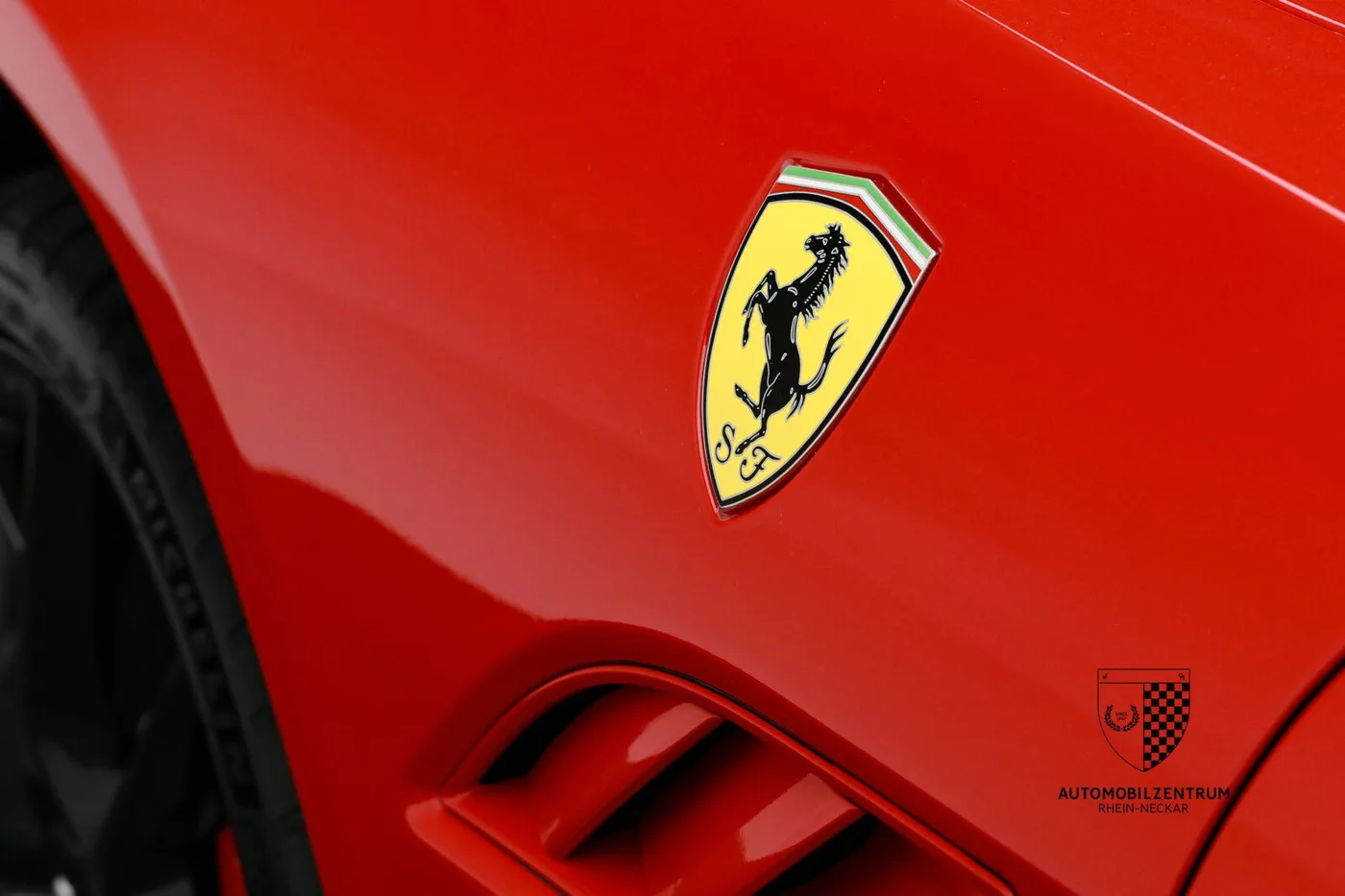 2010 Ferrari California offered by a supercar dealer in Viernheim, Germany, photo 12 of 25