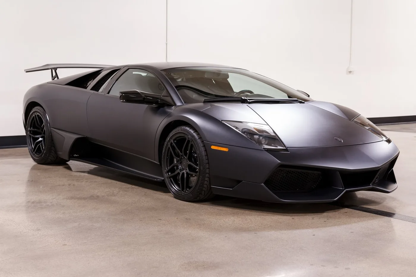 2010 Lamborghini Murciélago LP 670-4 SuperVeloce sold by a specialist dealer in Costa Mesa, United States, photo 2 of 15