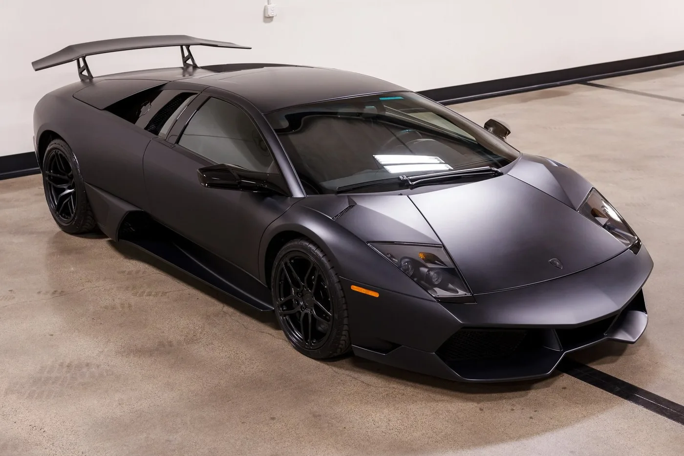 2010 Lamborghini Murciélago LP 670-4 SuperVeloce sold by a specialist dealer in Costa Mesa, United States, photo 10 of 15