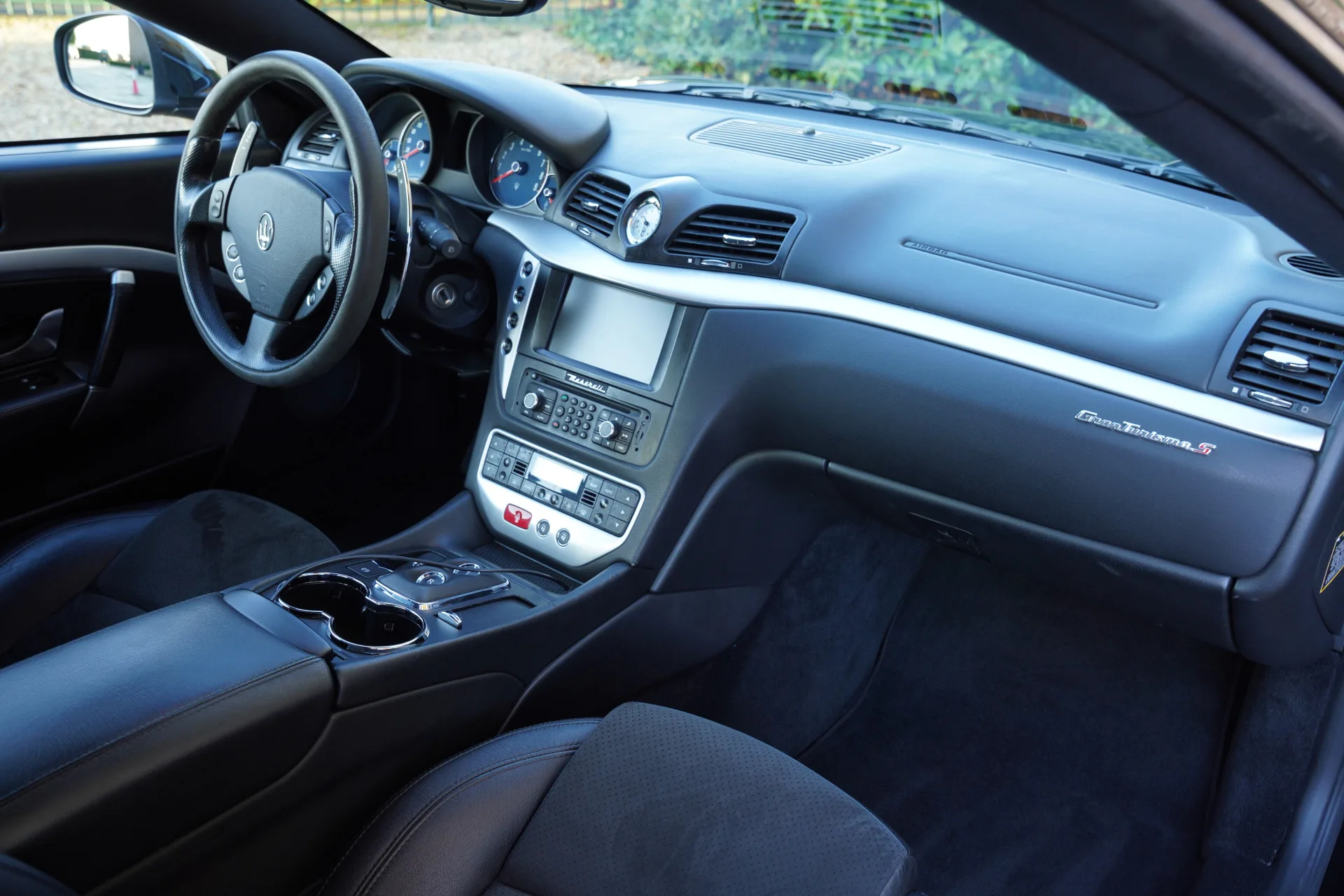 2010 Maserati GranTurismo S, 29/30