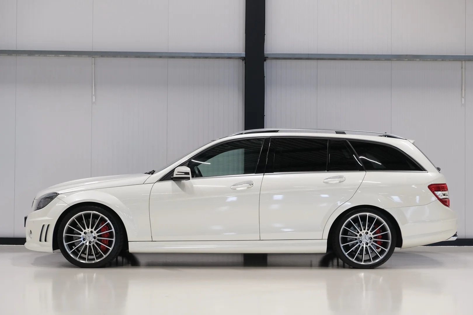2010 Mercedes-AMG C 63 Estate Performance Package Plus S204, 13/30