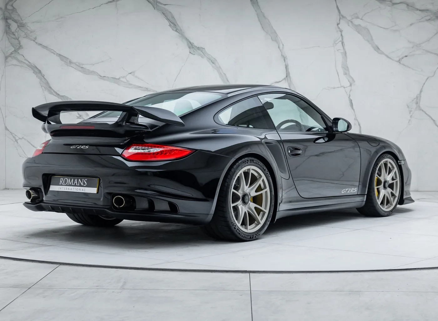 2010 Porsche 911 GT2 RS proposée par un concessionnaire spécialisé à Banstead, Royaume-Uni, photo 3 sur 15