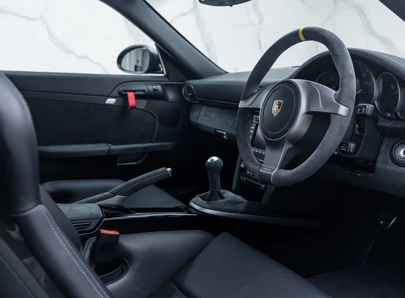 2010 Porsche 911 GT2 RS proposée par un concessionnaire spécialisé à Banstead, Royaume-Uni, photo 11 sur 15