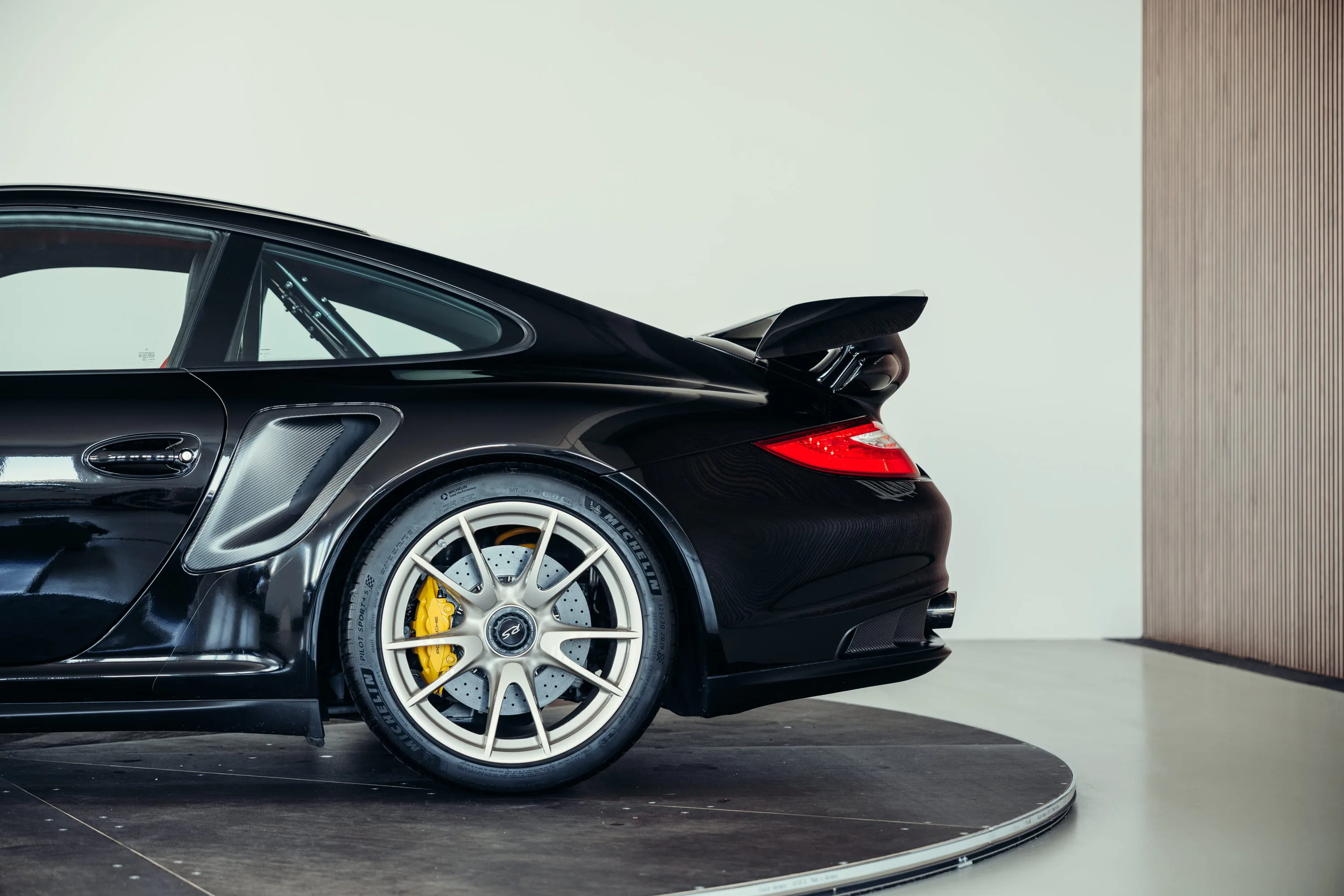 2010 Porsche 911 GT2 RS, 13/30