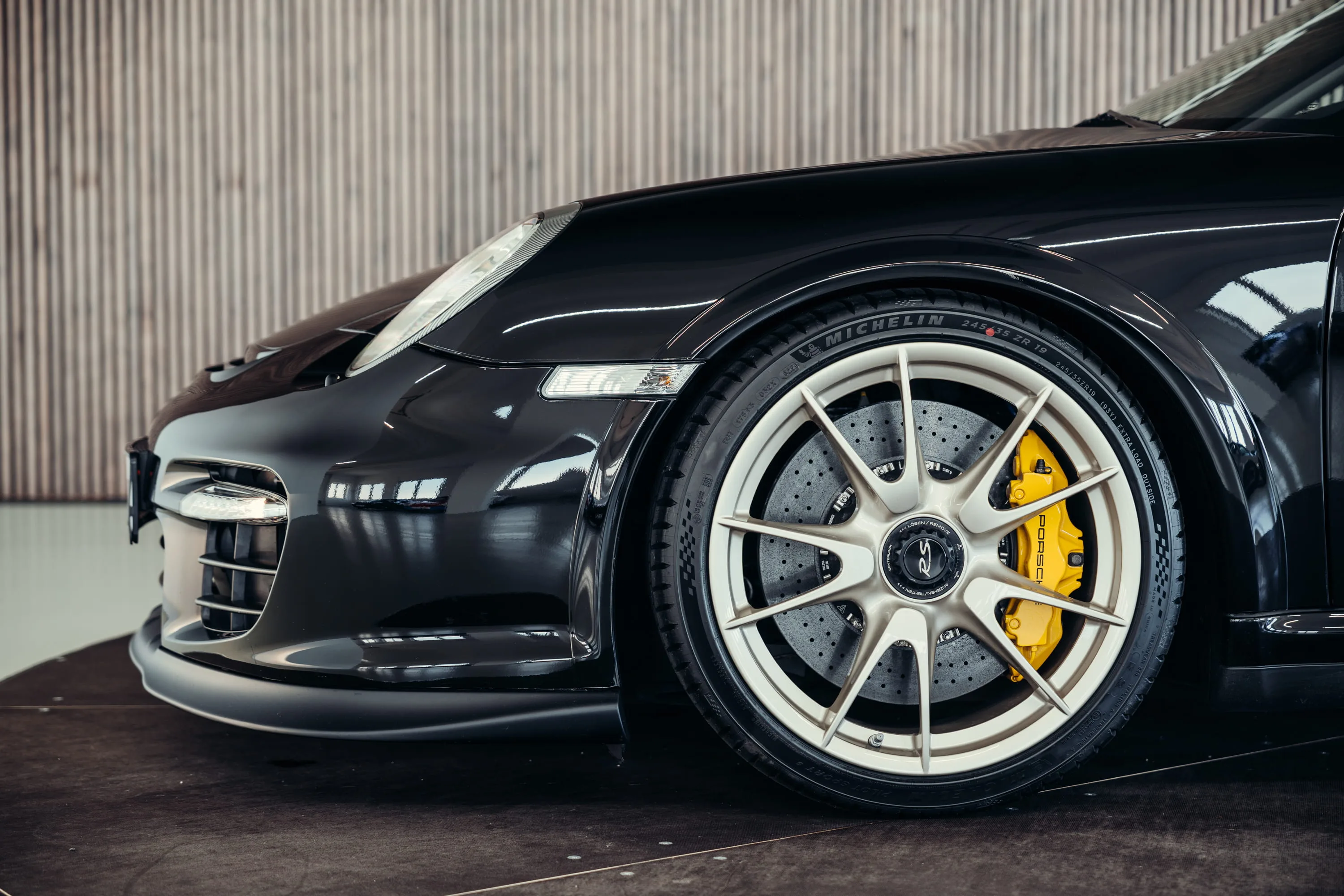 2010 Porsche 911 GT2 RS, 16/30