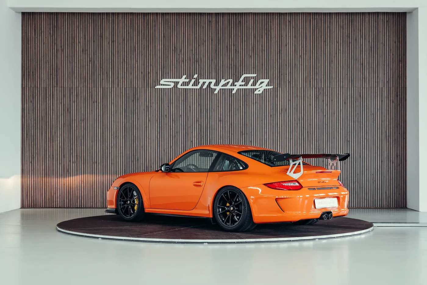2010 Porsche 911 GT3 RS proposée par un spécialiste de la voiture de collection à Stuttgart, Allemagne, photo 3 sur 25