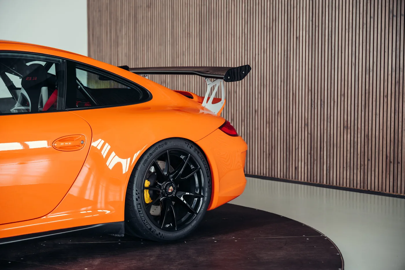 2010 Porsche 911 GT3 RS proposée par un spécialiste de la voiture de collection à Stuttgart, Allemagne, photo 12 sur 25