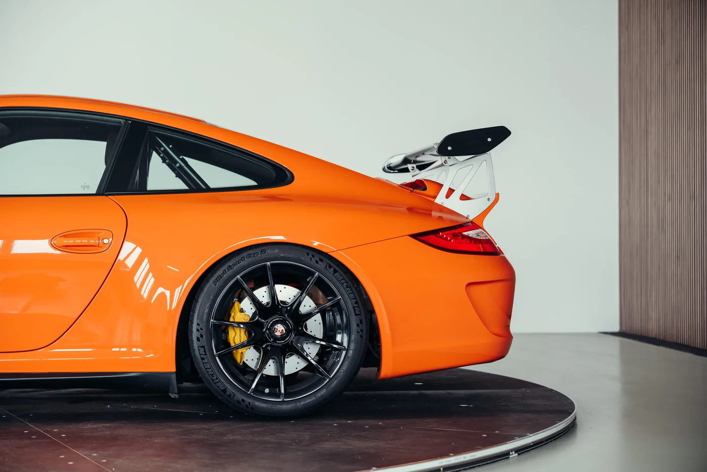 2010 Porsche 911 GT3 RS proposée par un spécialiste de la voiture de collection à Stuttgart, Allemagne, photo 13 sur 25