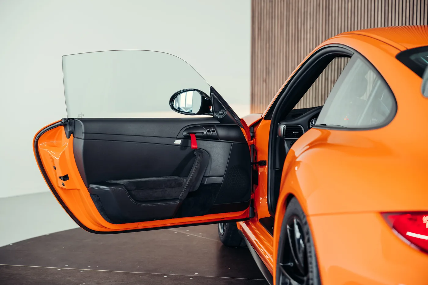 2010 Porsche 911 GT3 RS proposée par un spécialiste de la voiture de collection à Stuttgart, Allemagne, photo 19 sur 25