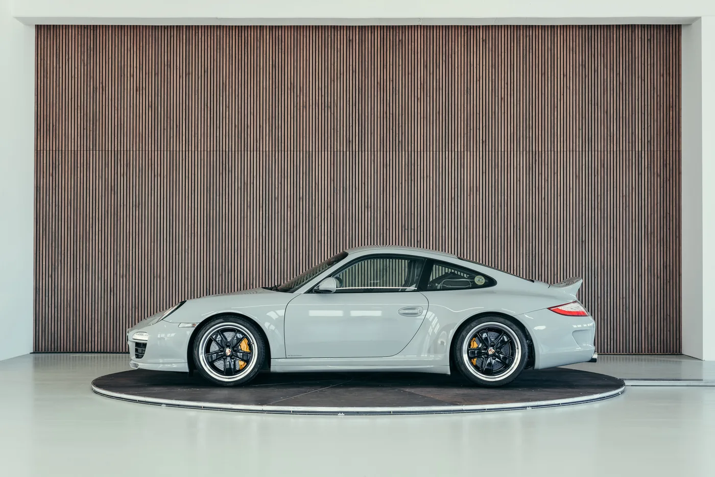 2010 Porsche 911 Sport Classic angeboten von einem Oldtimerspezialisten in Stuttgart, Deutschland, Foto 2 von 25