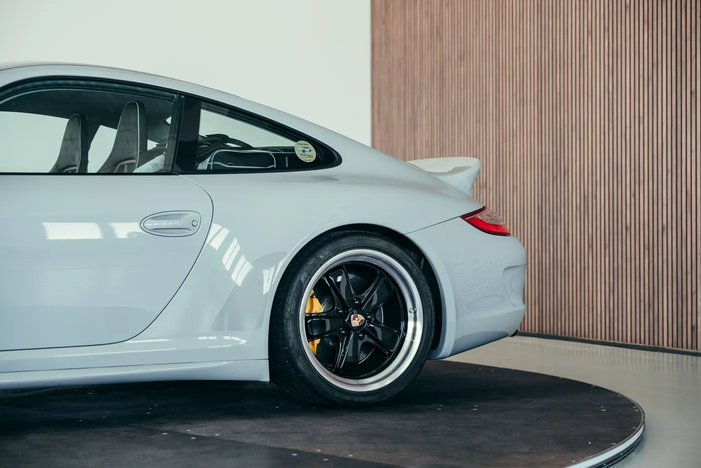 2010 Porsche 911 Sport Classic angeboten von einem Oldtimerspezialisten in Stuttgart, Deutschland, Foto 12 von 25
