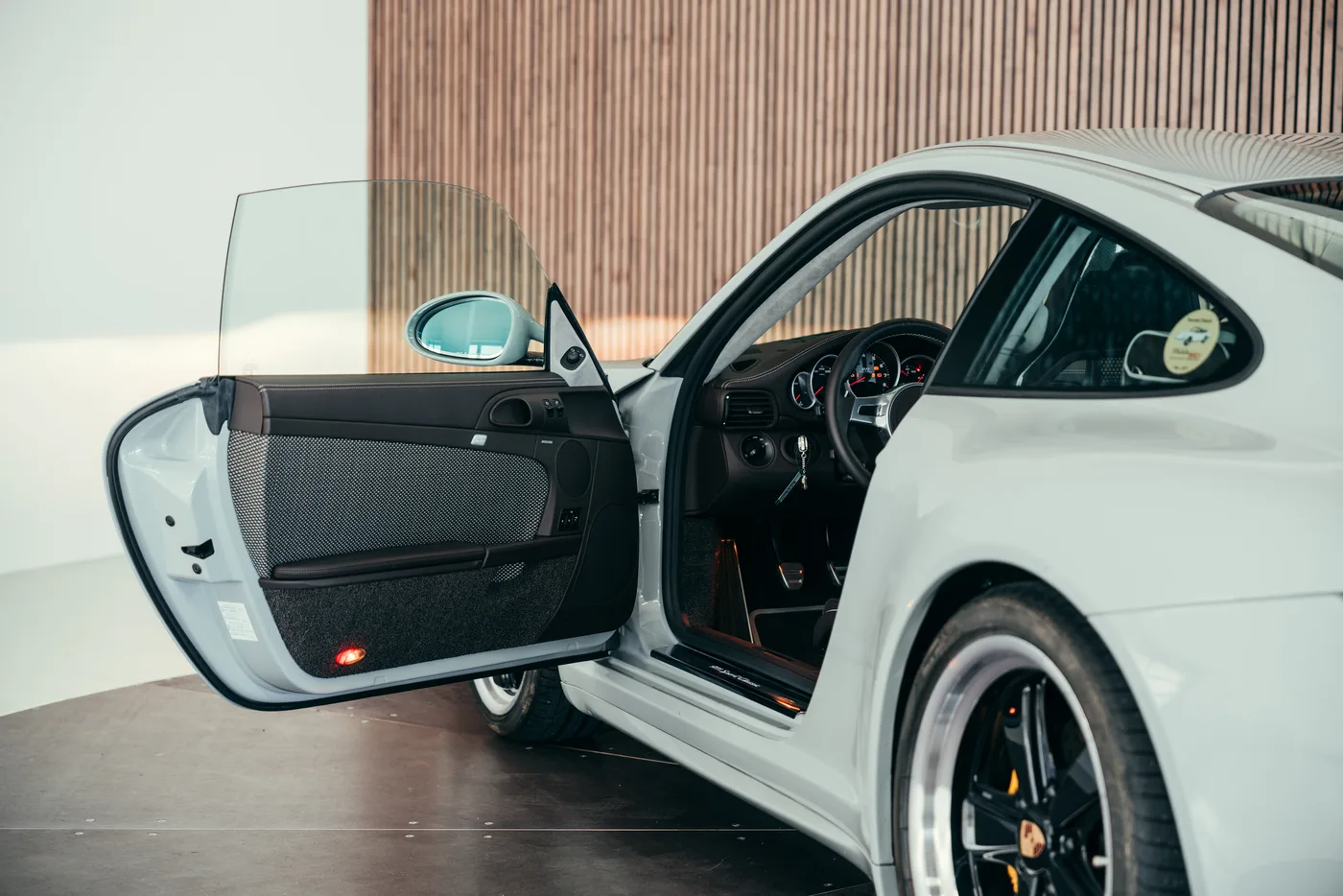 2010 Porsche 911 Sport Classic angeboten von einem Oldtimerspezialisten in Stuttgart, Deutschland, Foto 15 von 25