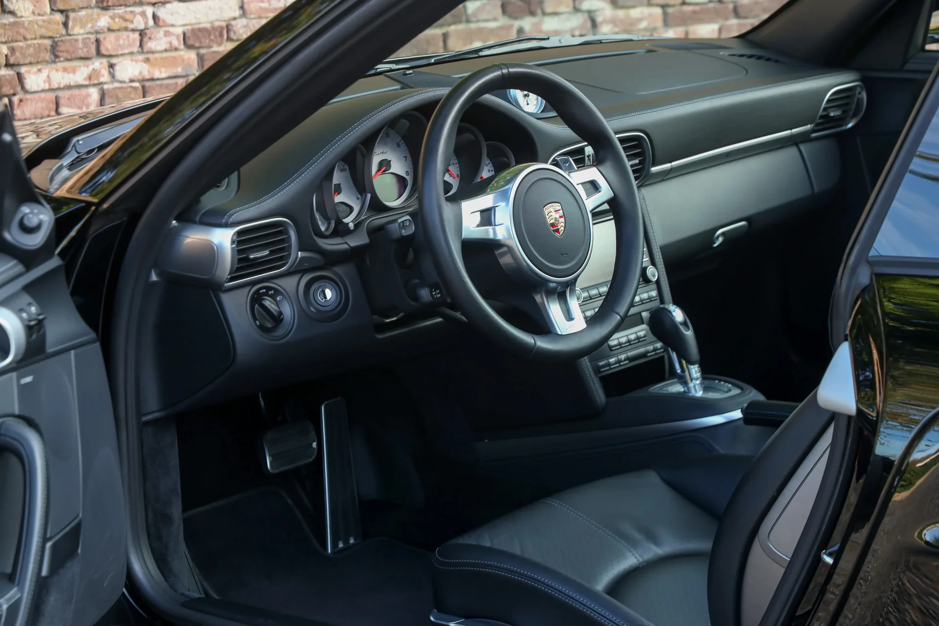 2010 Porsche 911 Turbo 997.2, 3/30