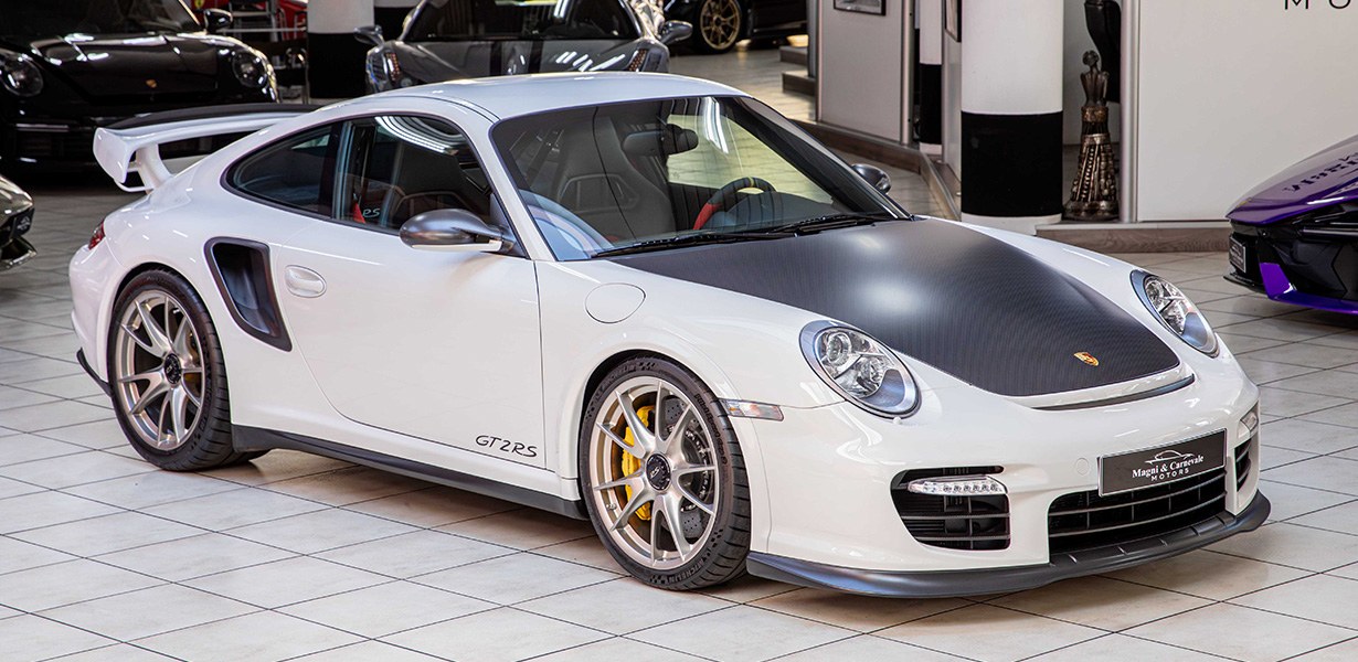 2010 Porsche 911 GT2 RS Clubsport proposée par un concessionnaire spécialisé à Milan, Italie, photo principale