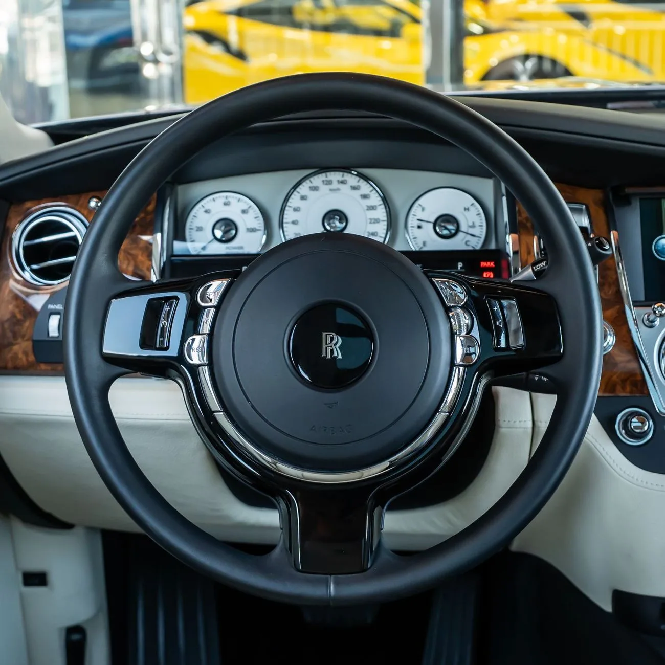 2010 Rolls-Royce Ghost angeboten von einem Fachhändler in Dubai, Vereinigte Arabische Emirate, Foto 10 von 21