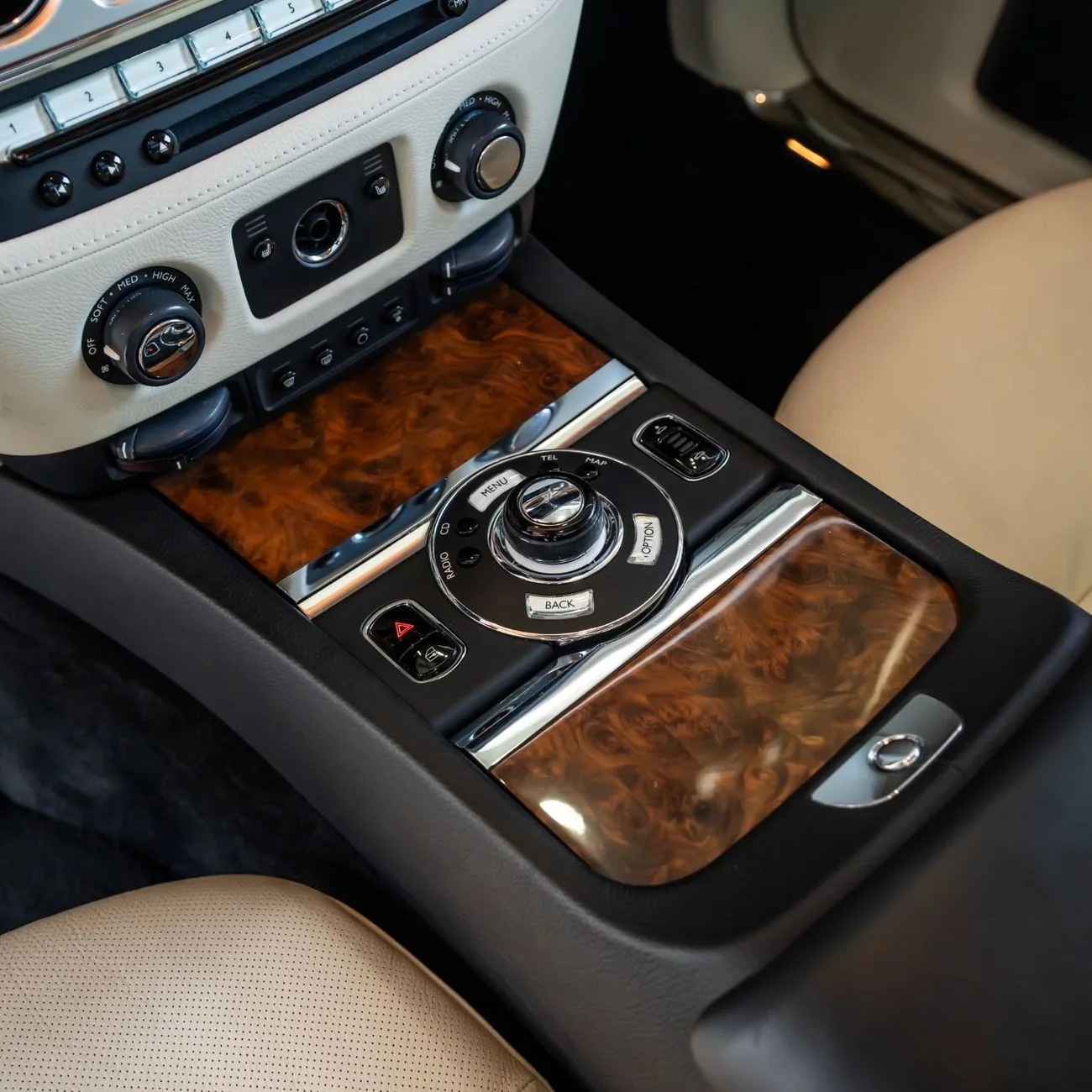 2010 Rolls-Royce Ghost angeboten von einem Fachhändler in Dubai, Vereinigte Arabische Emirate, Foto 17 von 21