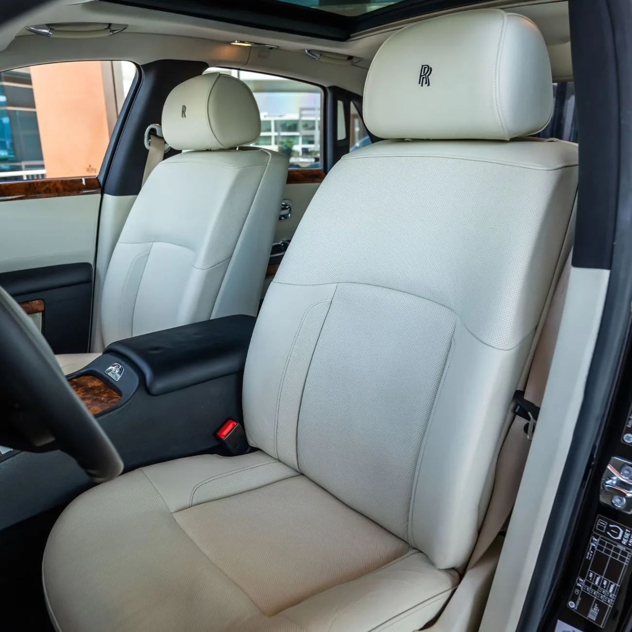 2010 Rolls-Royce Ghost angeboten von einem Fachhändler in Dubai, Vereinigte Arabische Emirate, Foto 20 von 21