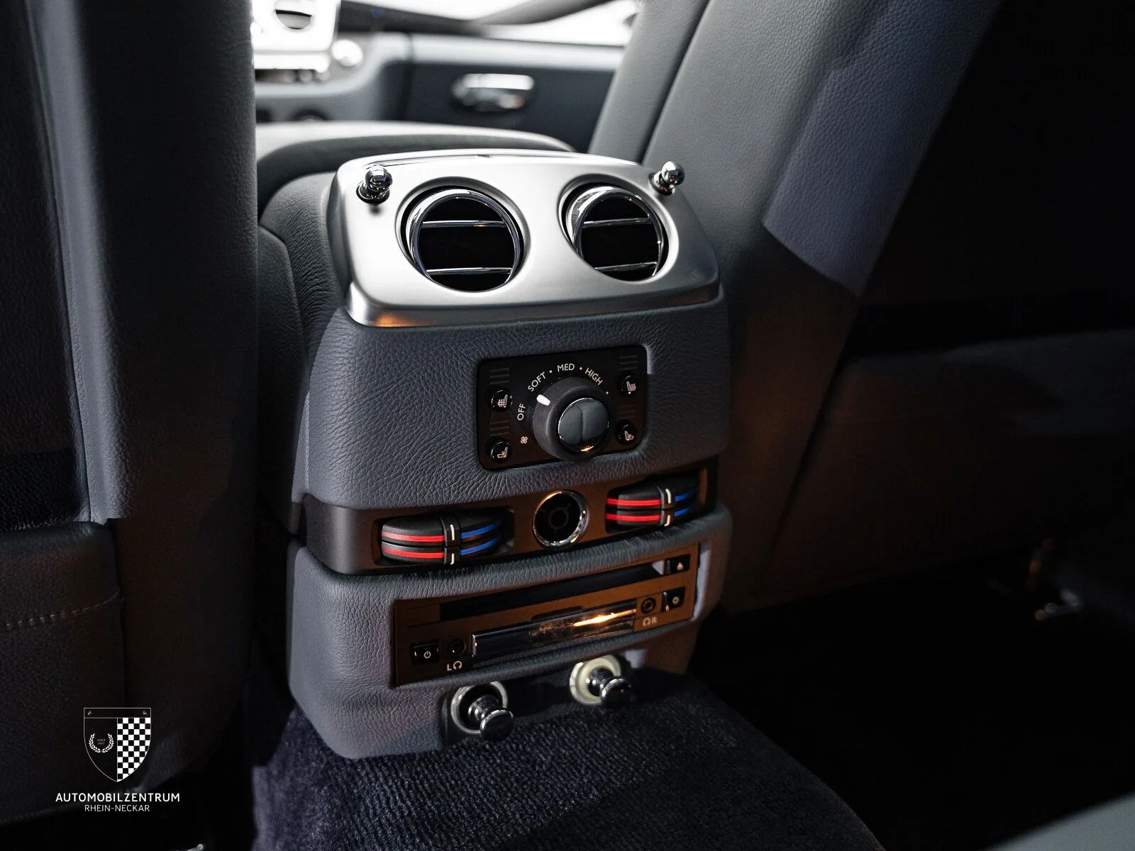 2010 Rolls-Royce Ghost, 29/30