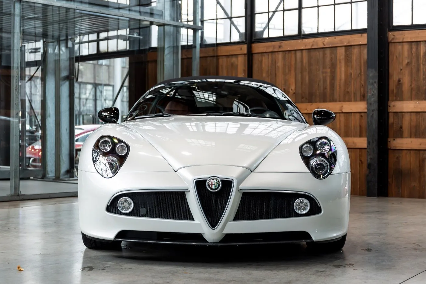 2011 Alfa Romeo 8C Spider proposée par un concessionnaire spécialisé à Neuss, Allemagne, photo 5 sur 10