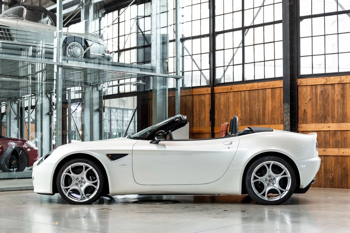 2011 Alfa Romeo 8C Spider proposée par un concessionnaire spécialisé à Neuss, Allemagne, photo 7 sur 10