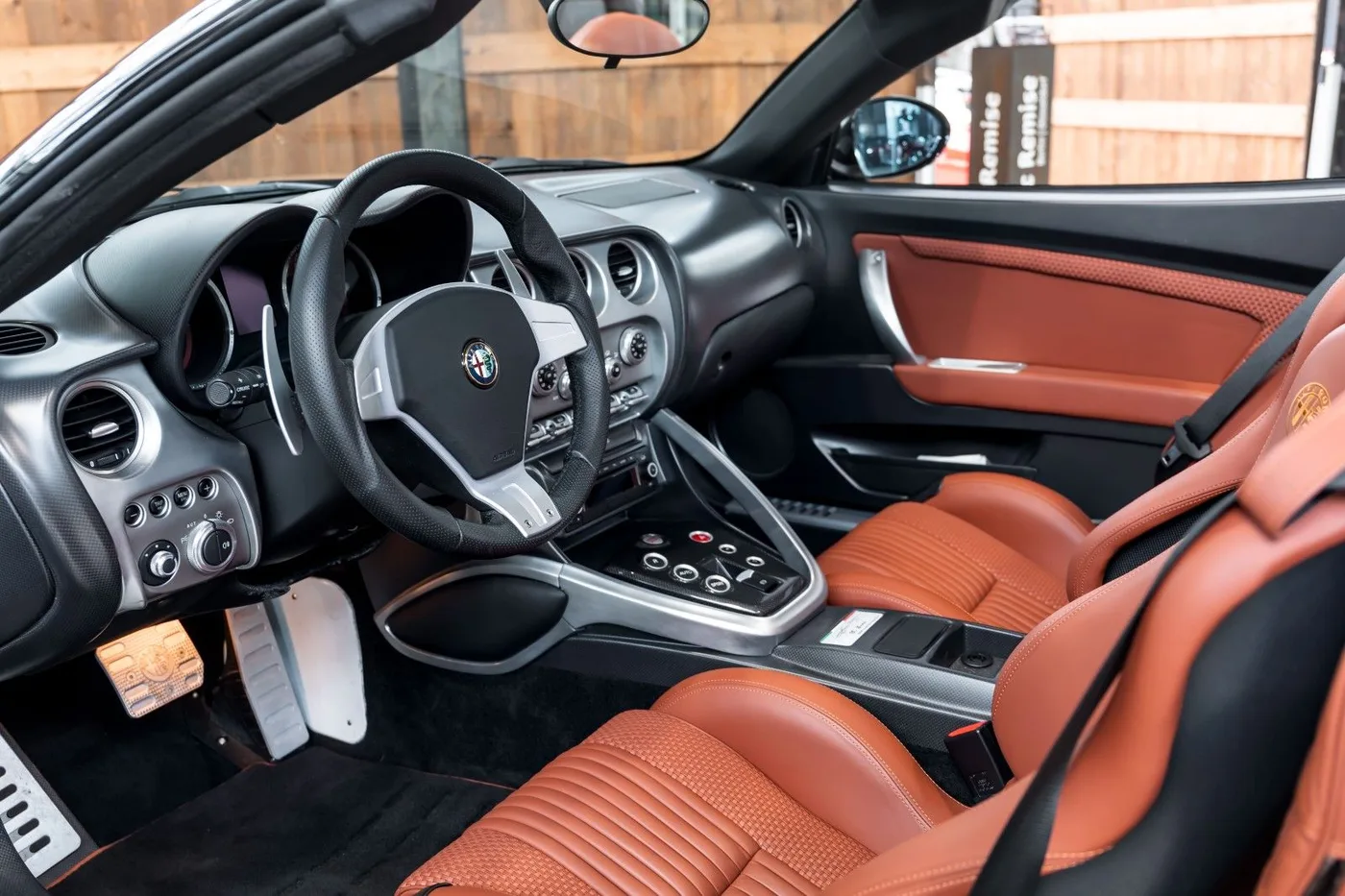 2011 Alfa Romeo 8C Spider proposée par un concessionnaire spécialisé à Neuss, Allemagne, photo 10 sur 10