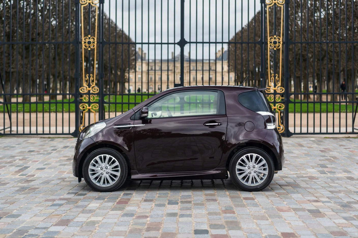 2011 Aston Martin Cygnet, 2/30