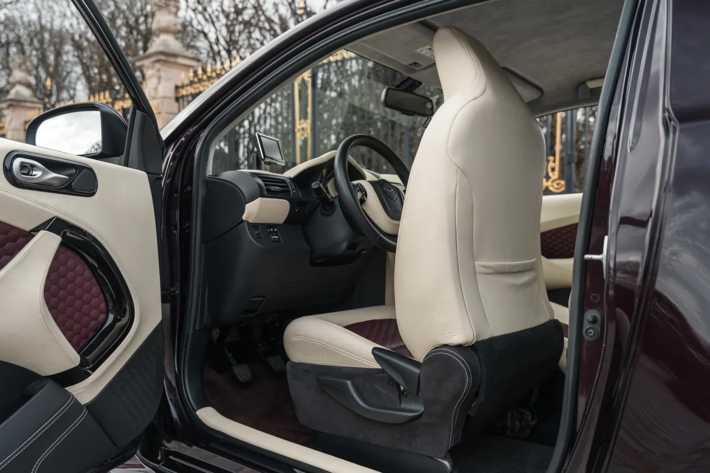 2011 Aston Martin Cygnet, 13/30