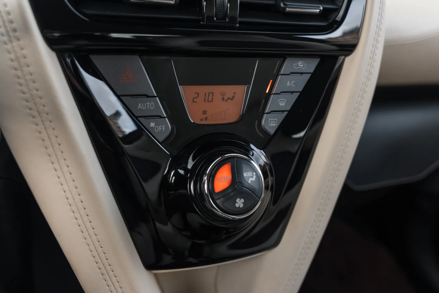 2011 Aston Martin Cygnet, 21/30