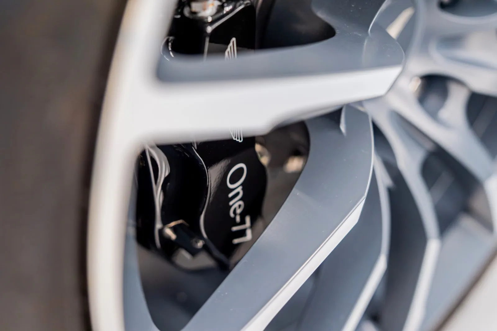 2011 Aston Martin One-77, 23/26