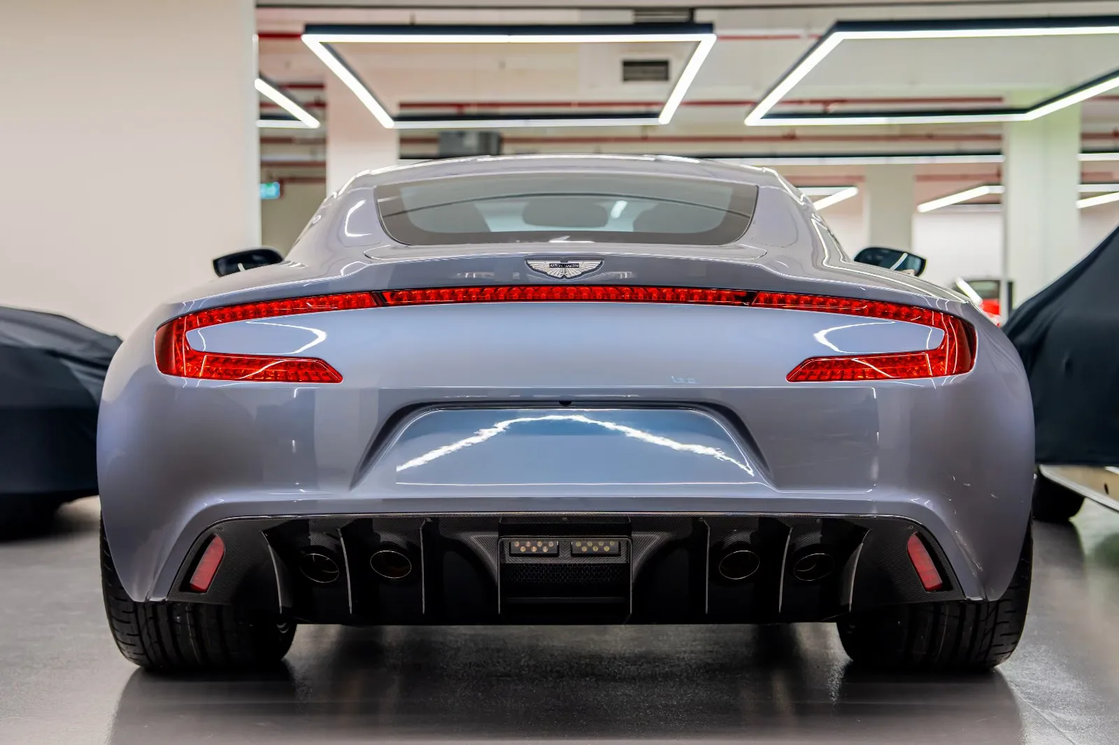 2011 Aston Martin One-77, 24/26
